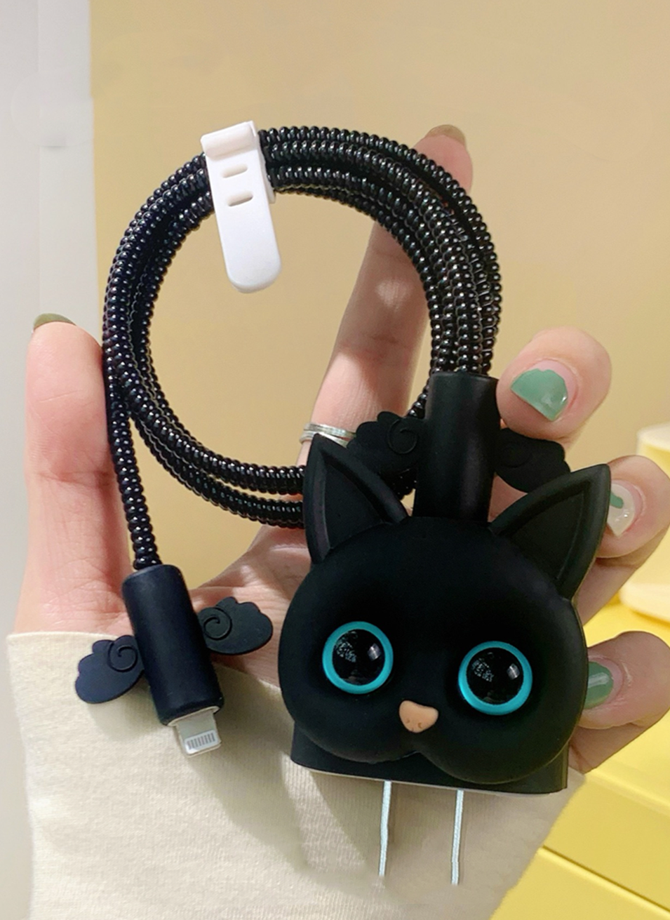 Protector para cable de carga: Black cat