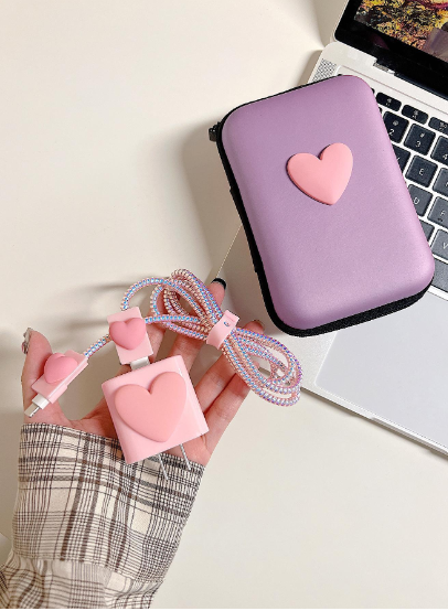 SET: Estuche y protector para cable de carga: Pink and Lila Heart