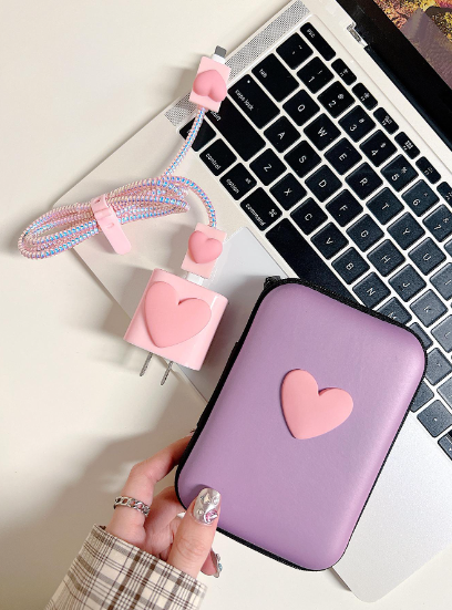 SET: Estuche y protector para cable de carga: Pink and Lila Heart